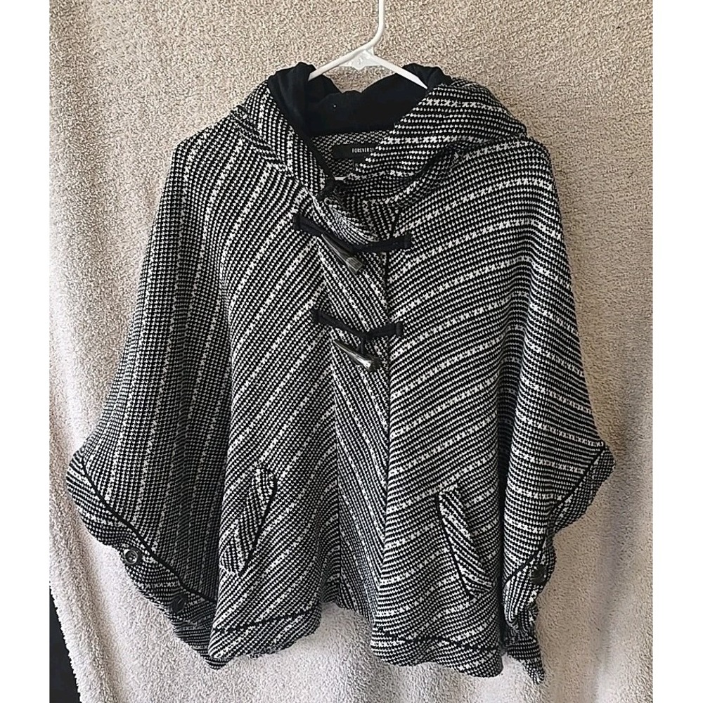 Forever 21 Hooded Poncho Sweater Women Size S/M Black/Tan Chevron Toggle Buttons